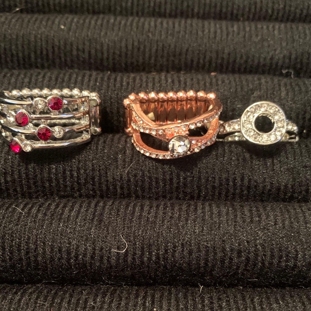 3 stretchy rings